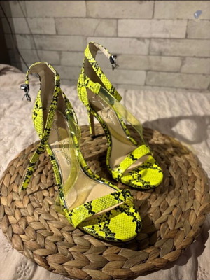 Jessica Simpson leather sandals size 38, new, black and yellow