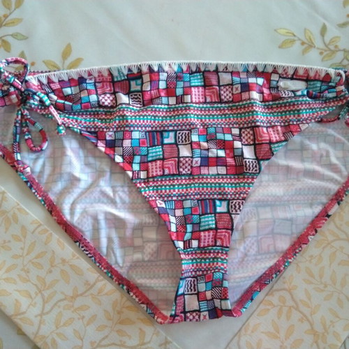 Swimsuit top and bottom set like new, colorful, size XXL
