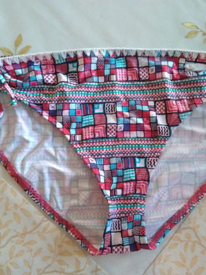 Swimsuit top and bottom set like new, colorful, size XXL