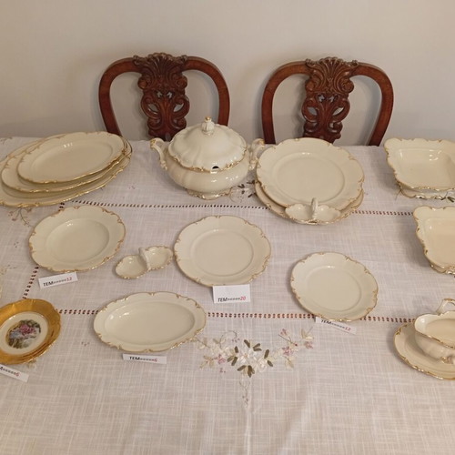 Porcelain Dinnerware Set like new, complete luxury quality