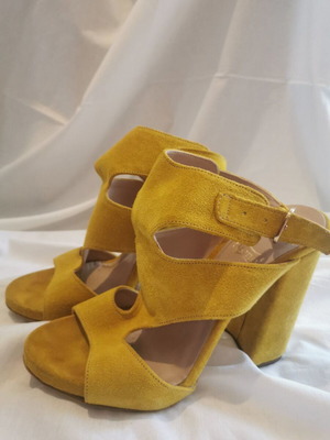Women's heeled sandals used, size 38, yellow