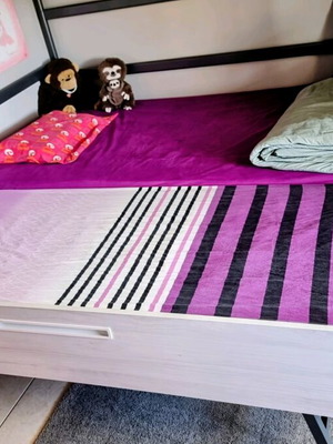 Ημίδιπλο κρεβάτι 120×200 με συρόμενο κρεβάτι 190×90 σαν καινούργιο και στρώματα