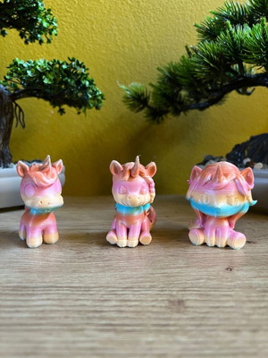 Set of three small decorative Rainbow unicorns 5.5 cm new