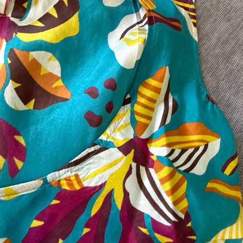 Max&Co. silk printed sleeveless top like new, floral pattern