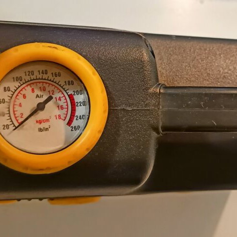 Electric car pump and flashlight 12V used, air compressor