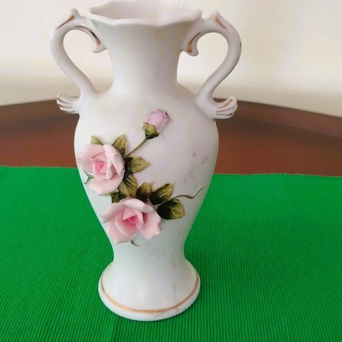 Vase with 3D pink roses porcelain like new