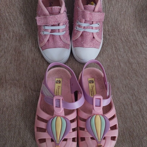 Girls' shoes used, 2 pairs, Ipanema sandals and Saxo Blues sneakers