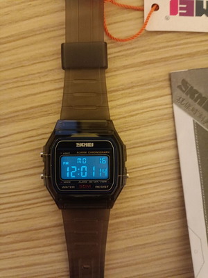 Skmei waterproof watch like new, black