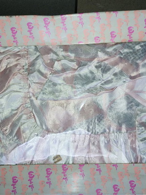 Luxury double quilt new with pillows