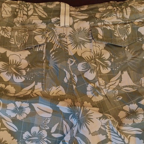 Brunotti men's cargo shorts size M like new, floral pattern