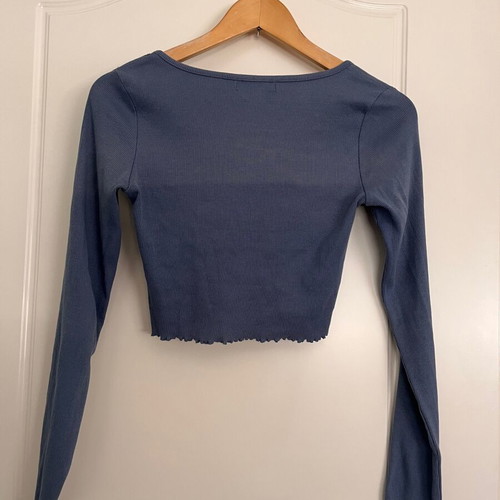 Blue long-sleeve top Pull & Bear like new with nice details