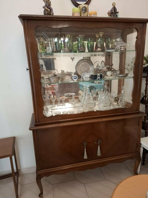 Display cabinet like new, living room