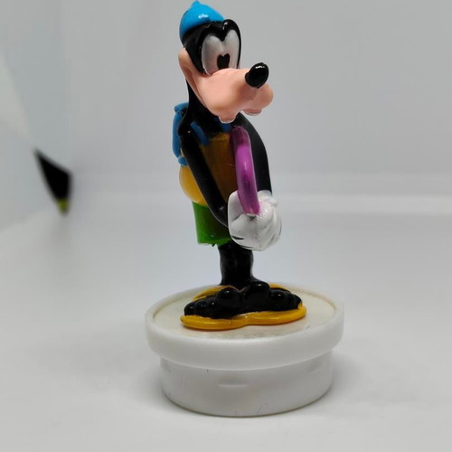 Goofy collectible figure Nestlé surfer like new