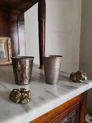 Glasses like new, set of 2, old with engraved design