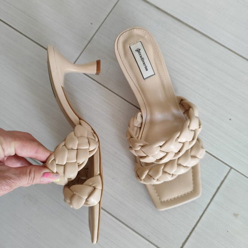 Stradivarius sandals size 37 beige like new with braided details