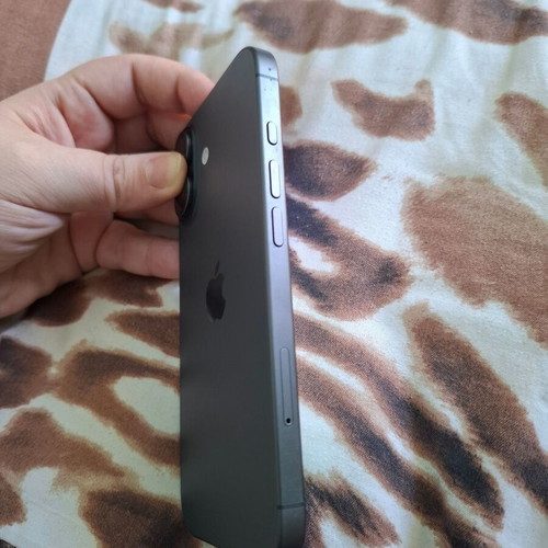 I Phone 17 black, like new, 256GB, 20+ MP camera