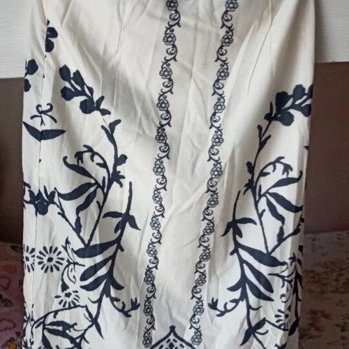 Shein maxi wrap skirt with boho floral designs, like new, size M