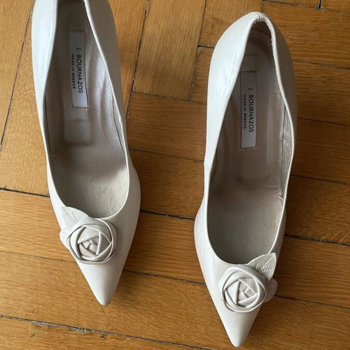 Bournazos leather pumps 37 1/2 like new, beige
