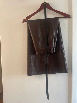 Zara leather skirt new, burgundy with removable black belt, size XS