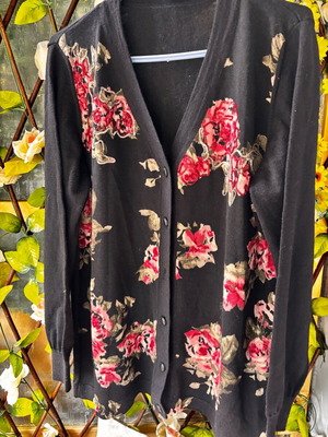 Women's wool cardigan like new with rose pattern, sizes L and XL
