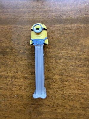 Pez dispenser Minions Mel used with gray candy case