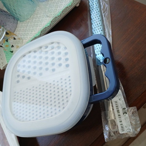 Set of 2 kitchen graters with container and zester, new