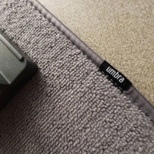 Umbra plate holder like new, gray portable with elastic band