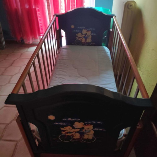 Baby crib with two drawers!