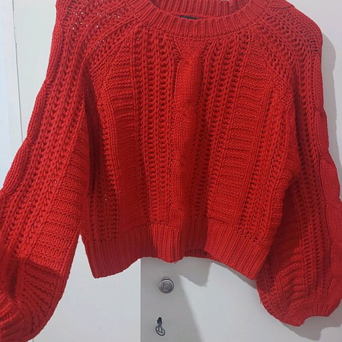 Knit sweater used with puff sleeves, size M