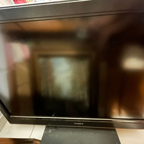 Sony LCD color TV KDL-40D3500 used
