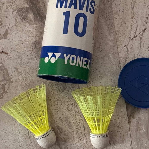 2 Yonex badminton feathers