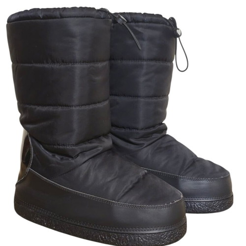 Love Moschino women's warm apreski boots like new, sizes 38-41, black