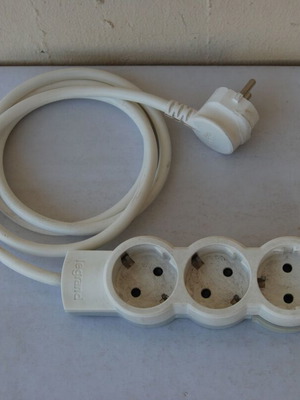Legrand 3-Outlet Power Strip, 1.5m cable