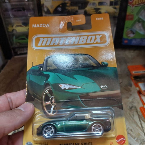 Matchbox '15 Mazda MX-5 Miata toy car