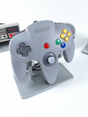 Βάση στήριξης Nintendo 64 για χειριστήριο με χώρο για καλώδιο και τακτοποίηση