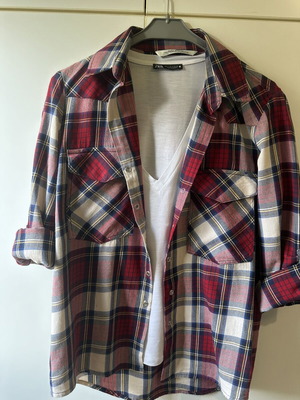 Zara flannel shirt and white V-neck T-shirt set like new