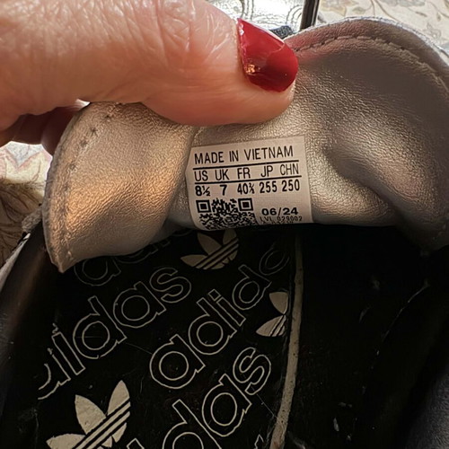 Adidas Silver Samba athletic shoes new, size 39, black and silver
