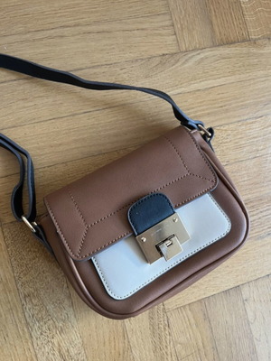 Accessorize τσαντάκι χιαστί μεταχειρισμένο, μαύρο και μπεζ