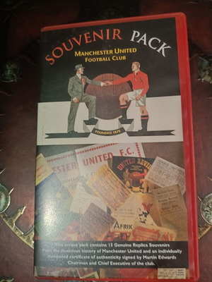 Manchester United The Official History (1878-1997) πακέτο αναμνηστικών