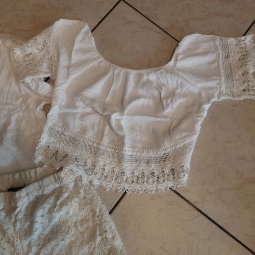Set of 3 crop top, T-shirt and shorts like new, white