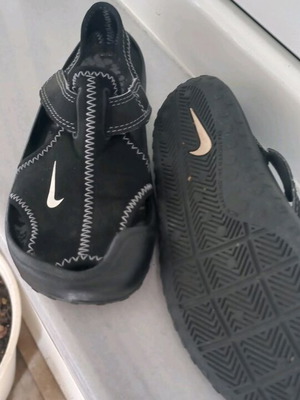 Παιδικά σανδάλια Nike νούμερο 30 σαν καινούργιο, μαύρα