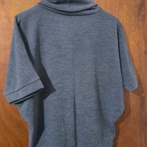 Wool short-sleeve turtleneck like new, size M, gray with wide fit