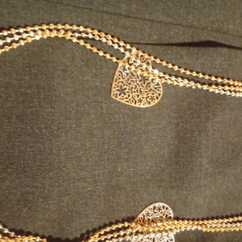 Necklace with hearts in three gold colors like new