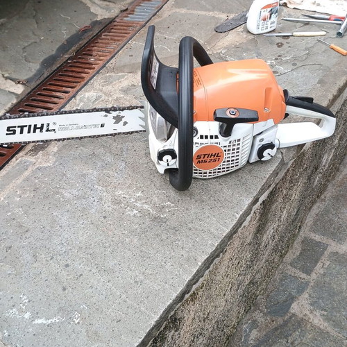Stihl MS 251 chainsaw like new with three chains