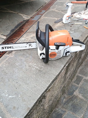 Stihl MS 251 chainsaw like new with three chains