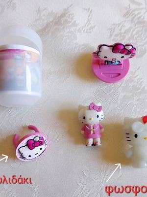 Hello Kitty figures like new, pack with capsules and cards