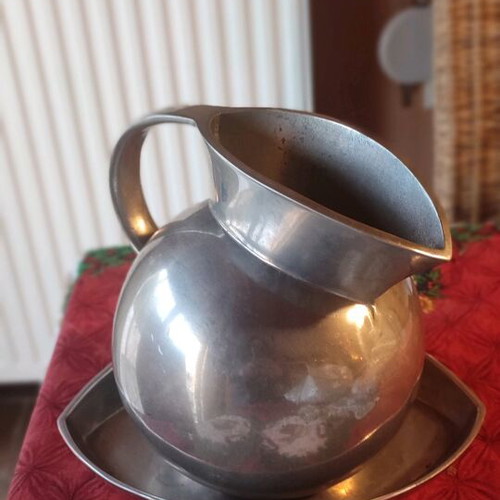 Wilton Armetale pewter pitcher and tray in perfect condition