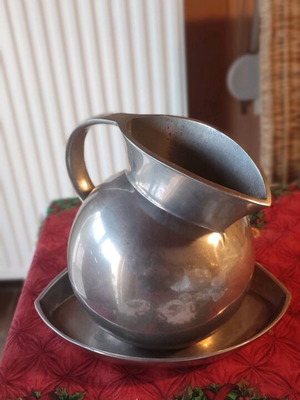 Wilton Armetale pewter pitcher and tray in perfect condition