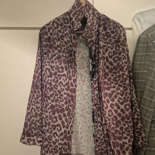 Shirt with purple patterns new collection like new, one size