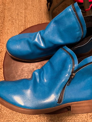 Blue ankle boots unused, size 38